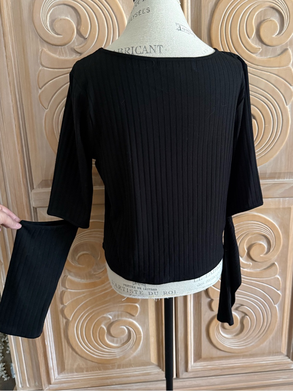 Painted Heart Women's Black Long Sleeved Ribbed Open Elbow Top Size XL